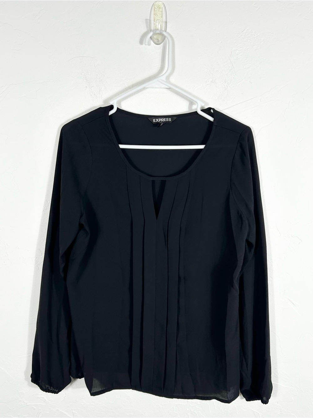 EXPRESS Black Pleated Cutout Split V-Neck Long Sleeve Chiffon Blouse Top Size S